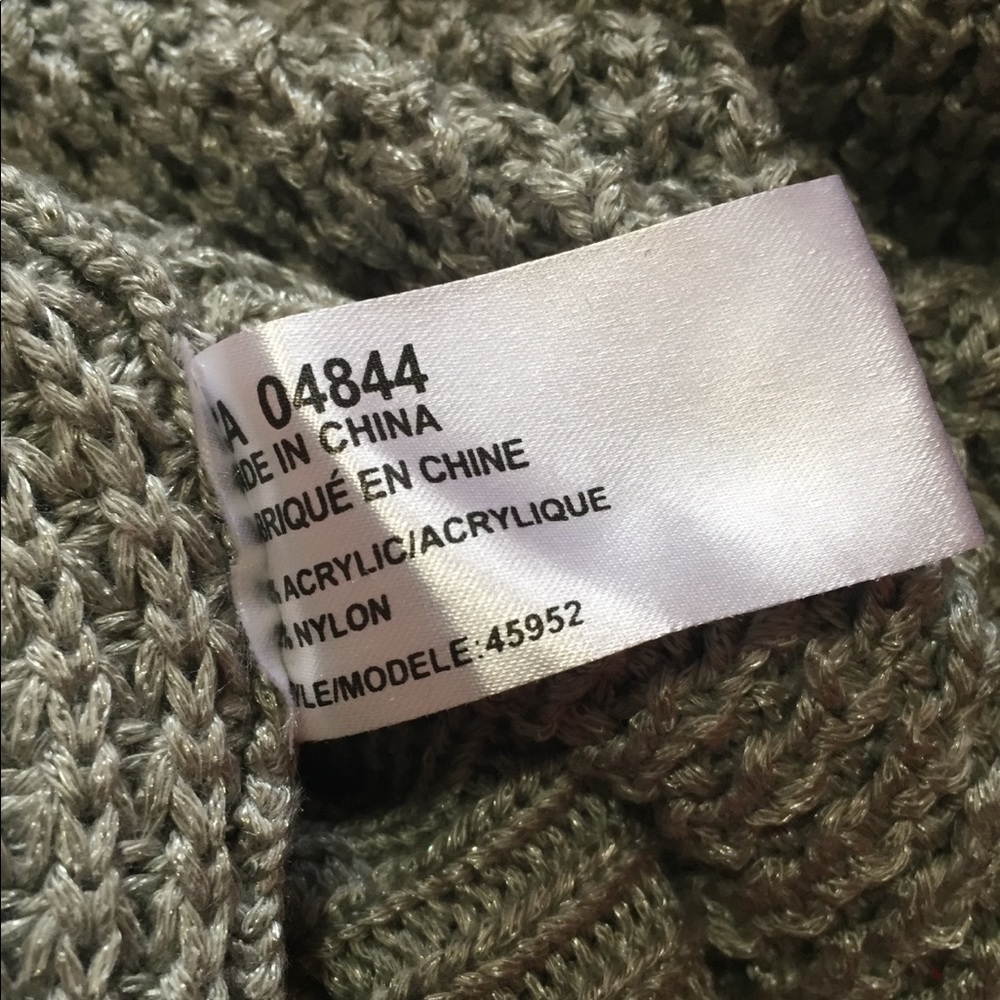 V-Neck Knit Blouse - Picture 7 of 7